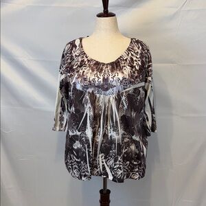 Elegant Women's Black and White Top
